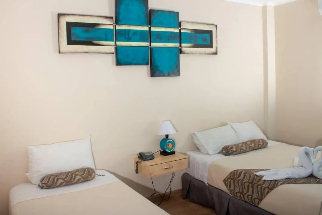 Hotel Alto Mar Catia La Mar 4*,